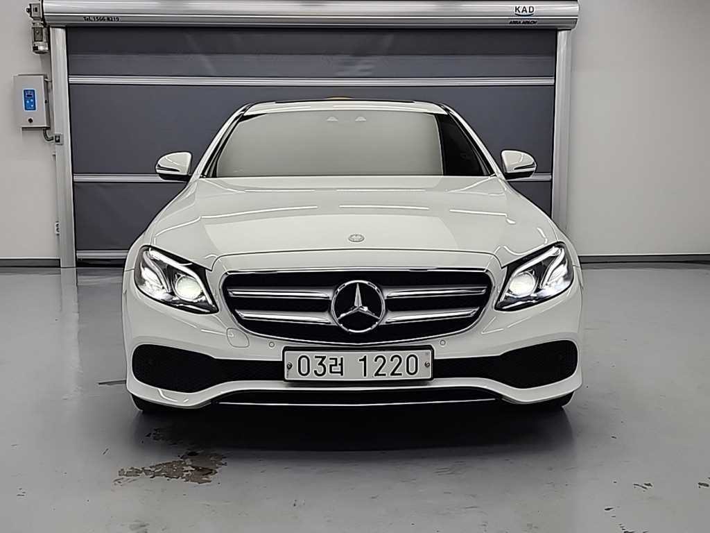 벤츠 E 클래스 E-클래스 W213 E220d 4MATIC 아방가르드 이미지 2