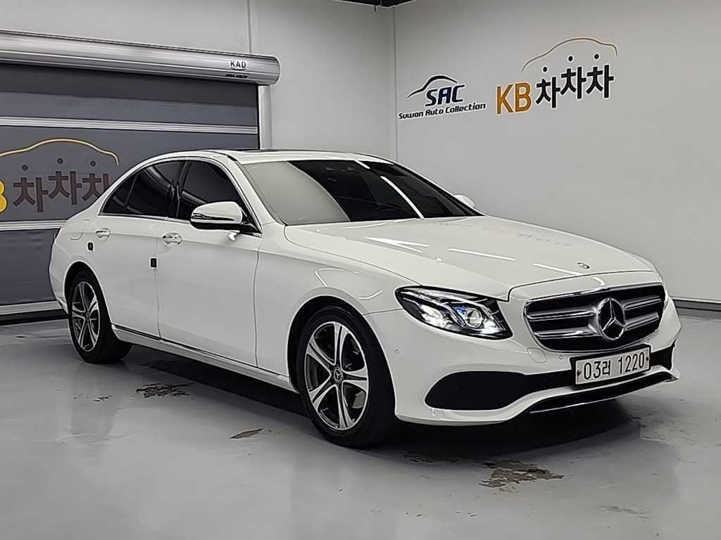 벤츠 E 클래스 E-클래스 W213 E220d 4MATIC 아방가르드 이미지 4