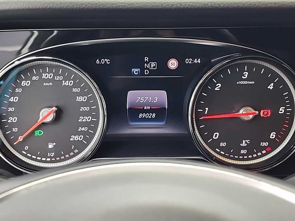 벤츠 E 클래스 E-클래스 W213 E220d 4MATIC 아방가르드 이미지 6