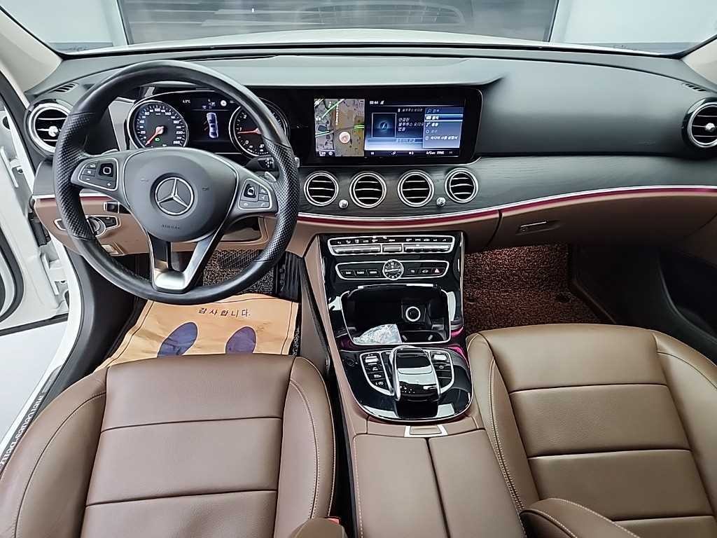 벤츠 E 클래스 E-클래스 W213 E220d 4MATIC 아방가르드 이미지 7