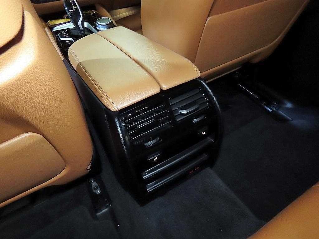 BMW 5시리즈 5시리즈 (G30) 520i 럭셔리 이미지 15