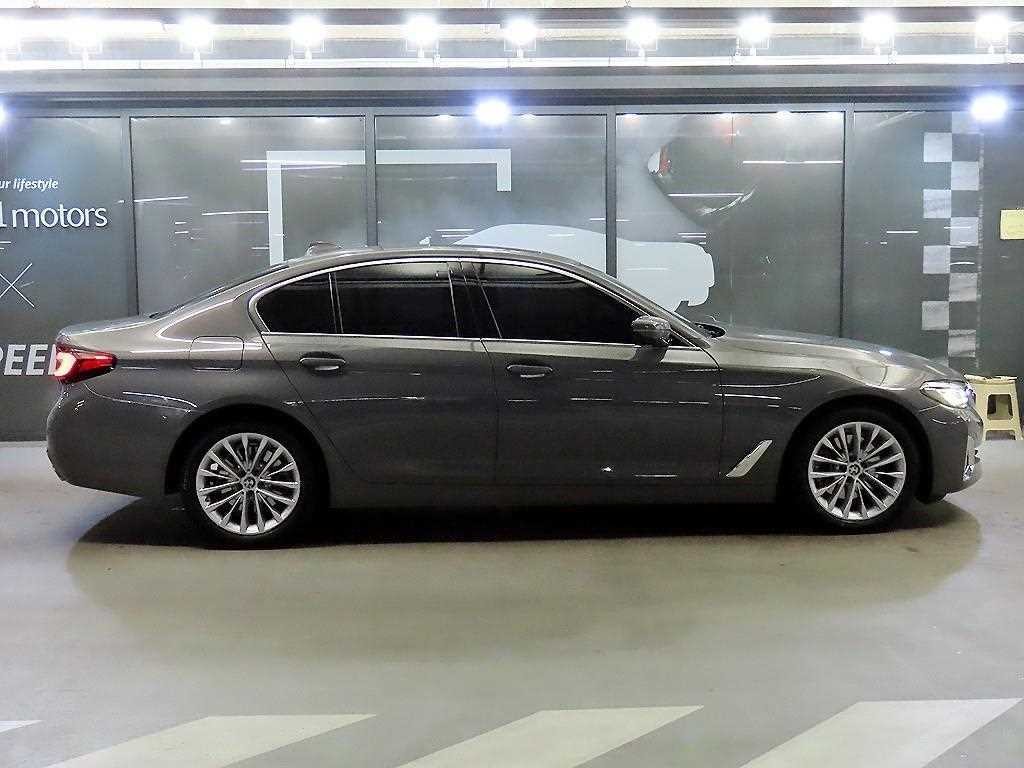 BMW 5시리즈 5시리즈 (G30) 520i 럭셔리 이미지 3