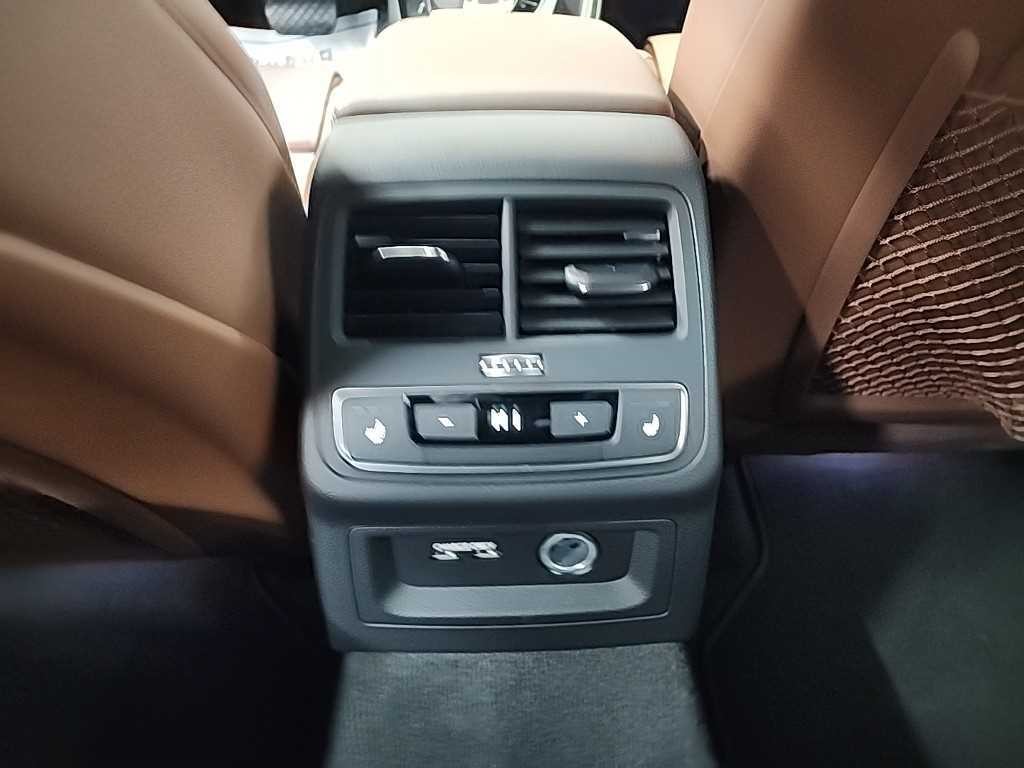 아우디 A4 A4 (B9) 40 TFSI 프리미엄 이미지 13