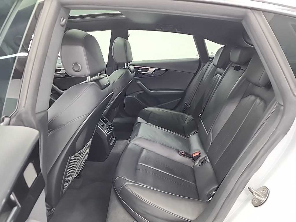 아우디 A5 A5 (F5) 40 TFSI 콰트로 프리미엄 스포트백 이미지 12