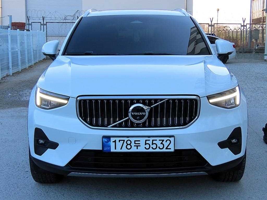 볼보 XC40 B4 AWD 얼티메이트 브라이트 이미지 1