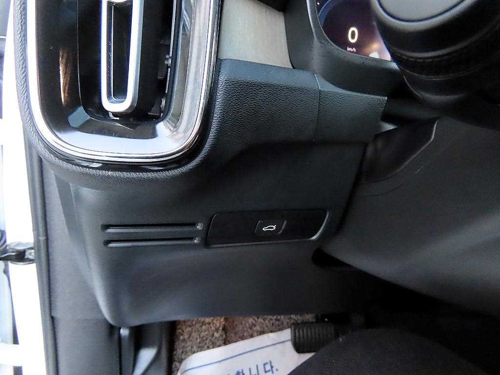 볼보 XC40 B4 AWD 얼티메이트 브라이트 이미지 12