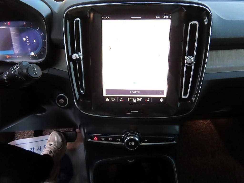 볼보 XC40 B4 AWD 얼티메이트 브라이트 이미지 13