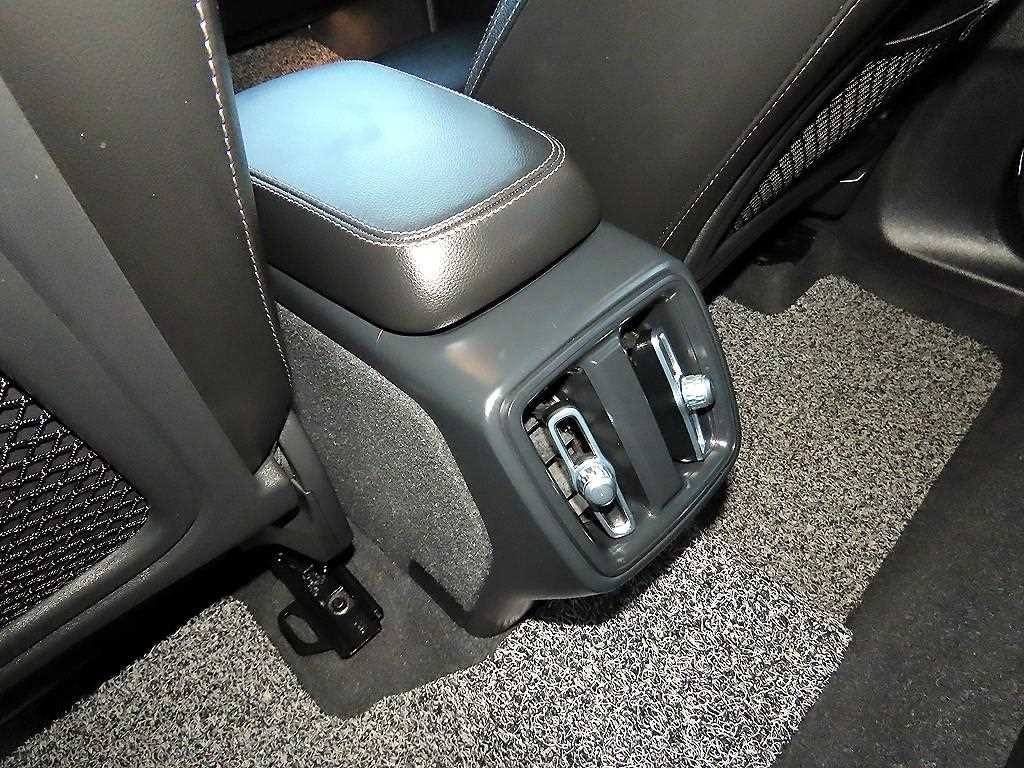 볼보 XC40 B4 AWD 얼티메이트 브라이트 이미지 16