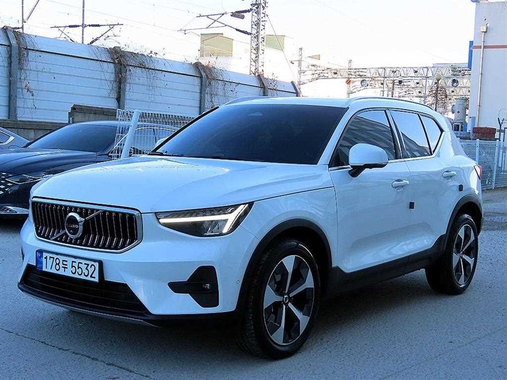 볼보 XC40 B4 AWD 얼티메이트 브라이트 이미지 2