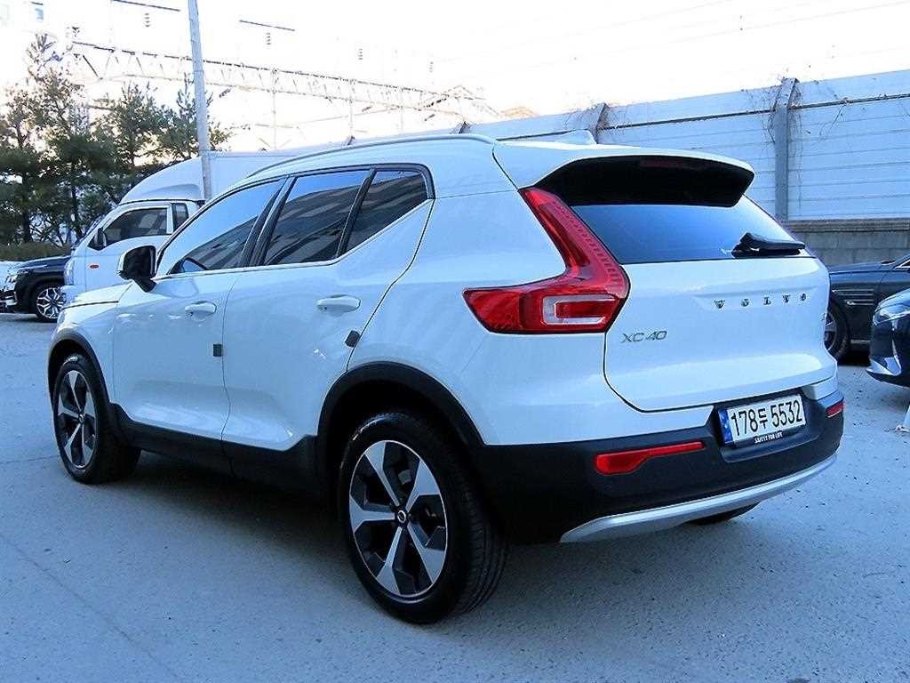 볼보 XC40 B4 AWD 얼티메이트 브라이트 이미지 3