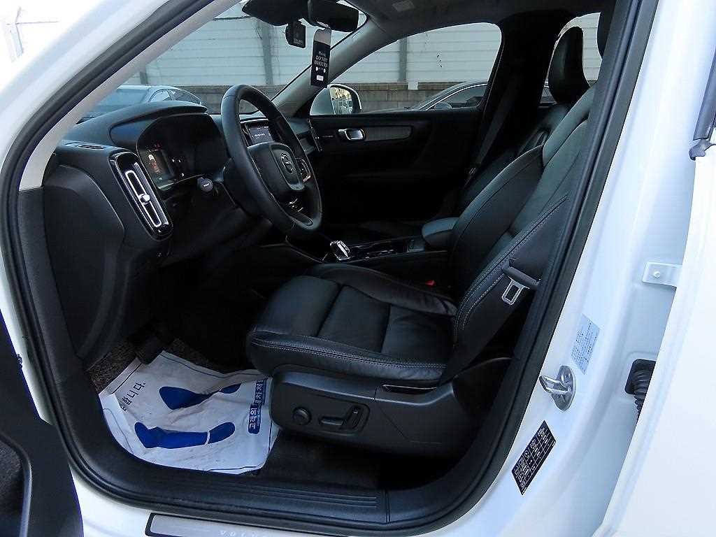 볼보 XC40 B4 AWD 얼티메이트 브라이트 이미지 5