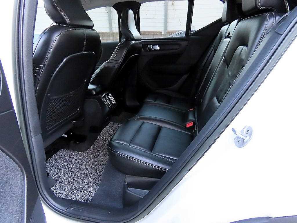 볼보 XC40 B4 AWD 얼티메이트 브라이트 이미지 6