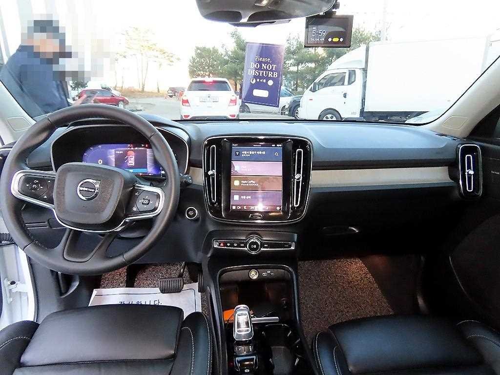 볼보 XC40 B4 AWD 얼티메이트 브라이트 이미지 7