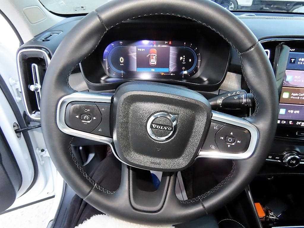 볼보 XC40 B4 AWD 얼티메이트 브라이트 이미지 8