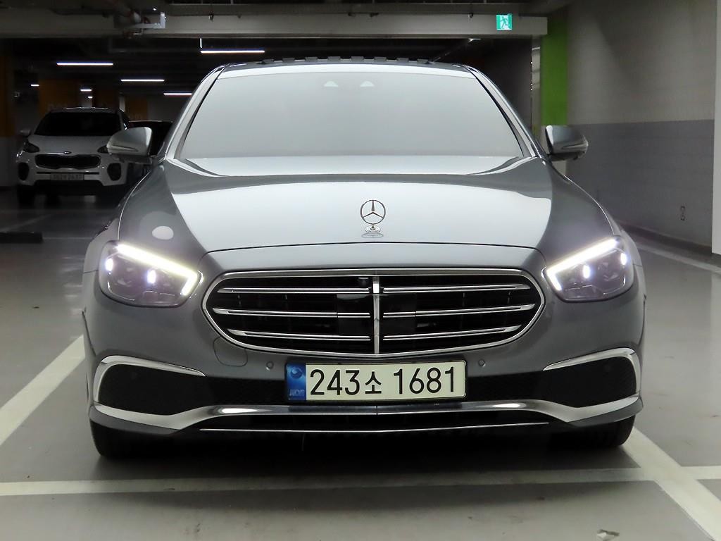 벤츠 E 클래스 E-클래스 W213 E300e 4MATIC 익스클루시브 이미지 1