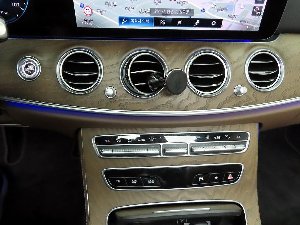 벤츠 E 클래스 E-클래스 W213 E300e 4MATIC 익스클루시브 이미지 10