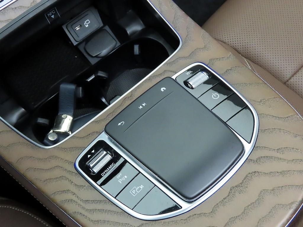벤츠 E 클래스 E-클래스 W213 E300e 4MATIC 익스클루시브 이미지 11