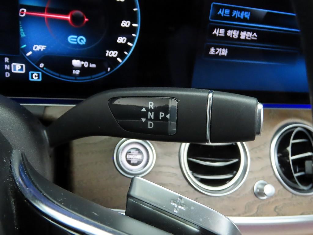 벤츠 E 클래스 E-클래스 W213 E300e 4MATIC 익스클루시브 이미지 12