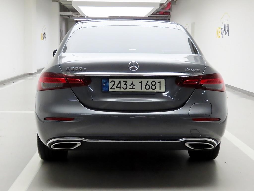 벤츠 E 클래스 E-클래스 W213 E300e 4MATIC 익스클루시브 이미지 3