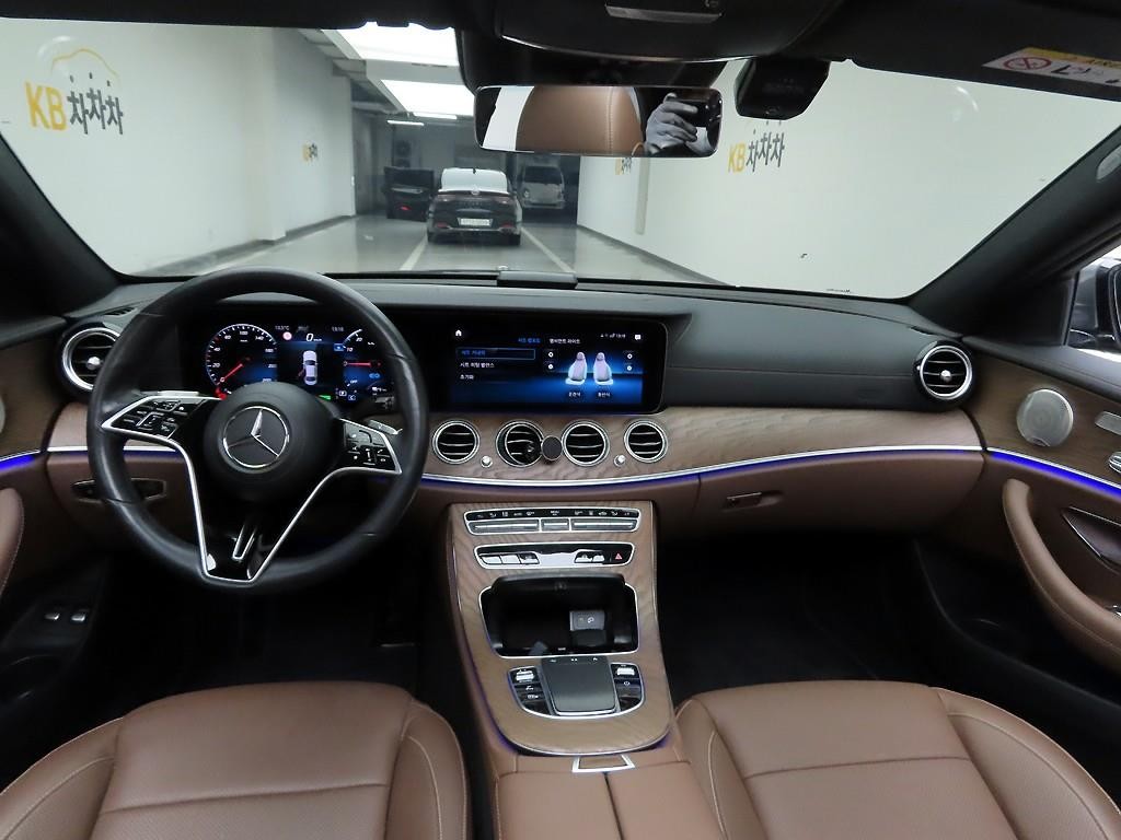 벤츠 E 클래스 E-클래스 W213 E300e 4MATIC 익스클루시브 이미지 7