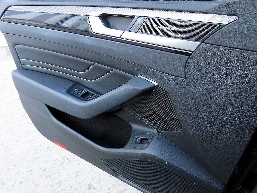 폭스바겐 아테온 2.0 TDI R-LINE 4모션 이미지 13