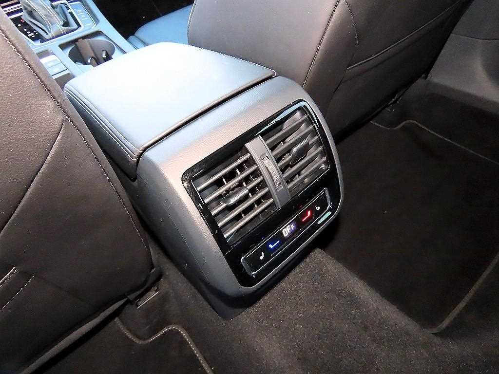 폭스바겐 아테온 2.0 TDI R-LINE 4모션 이미지 18