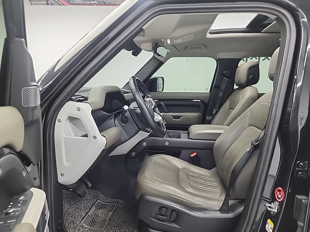 랜드로버 디펜더 디펜더 (L663) 110 D300 HSE 이미지 11