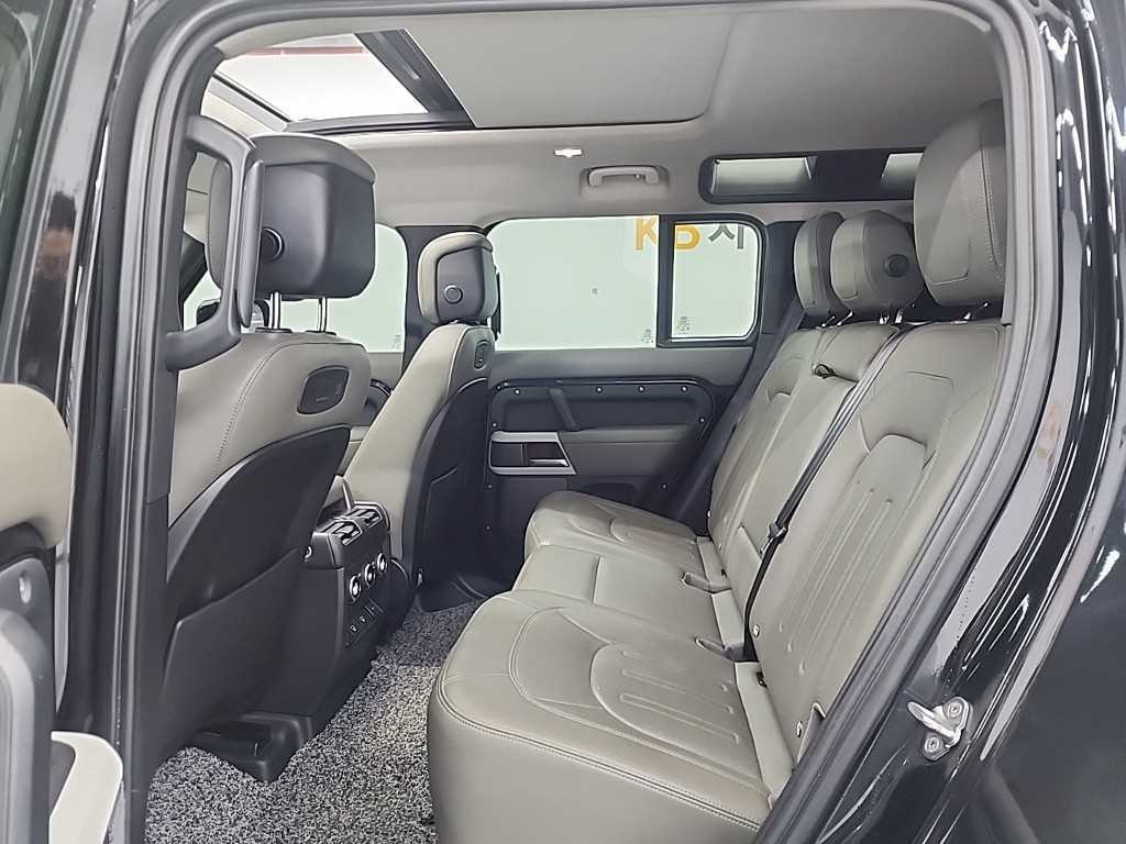 랜드로버 디펜더 디펜더 (L663) 110 D300 HSE 이미지 12