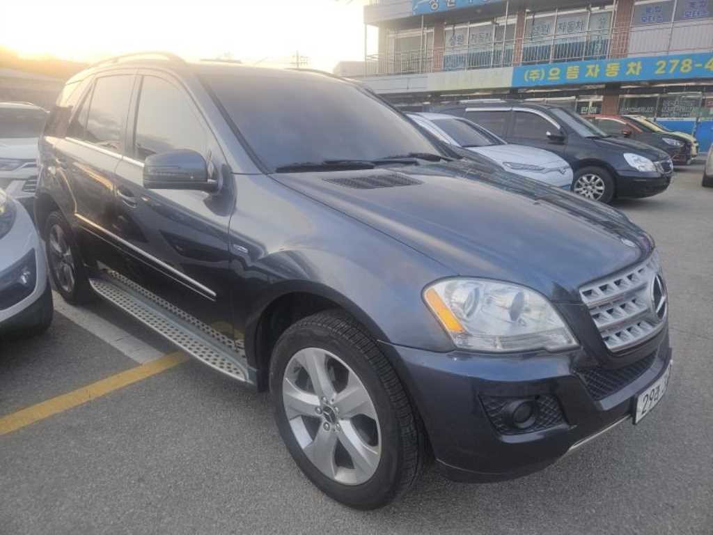 벤츠 M 클래스 M클래스 ML350 블루텍 4Matic 이미지 2