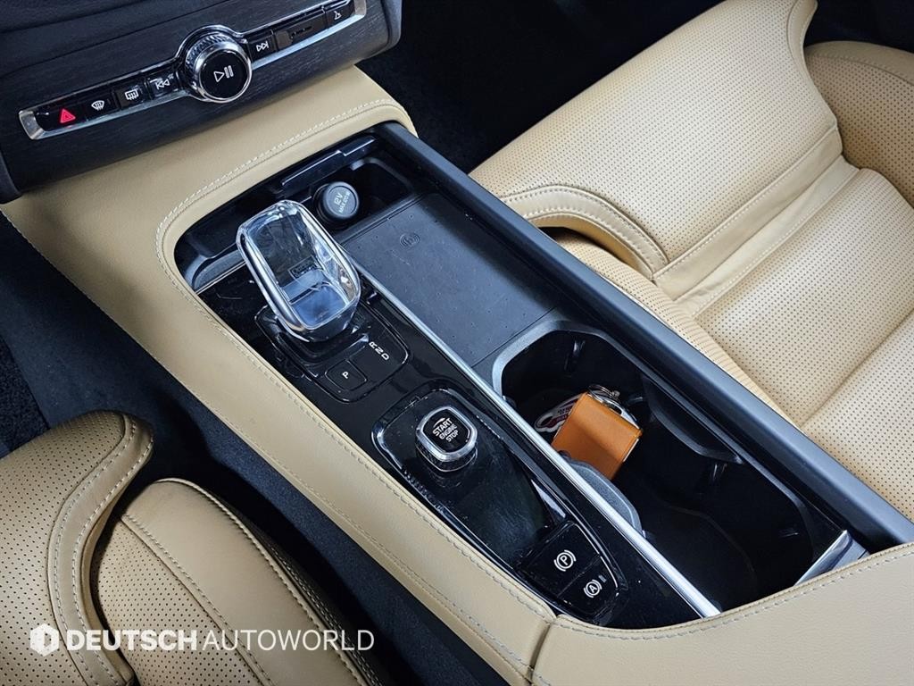 볼보 XC90 XC90 2세대 2.0 T8 AWD 얼티메이트 브라이트 이미지 9