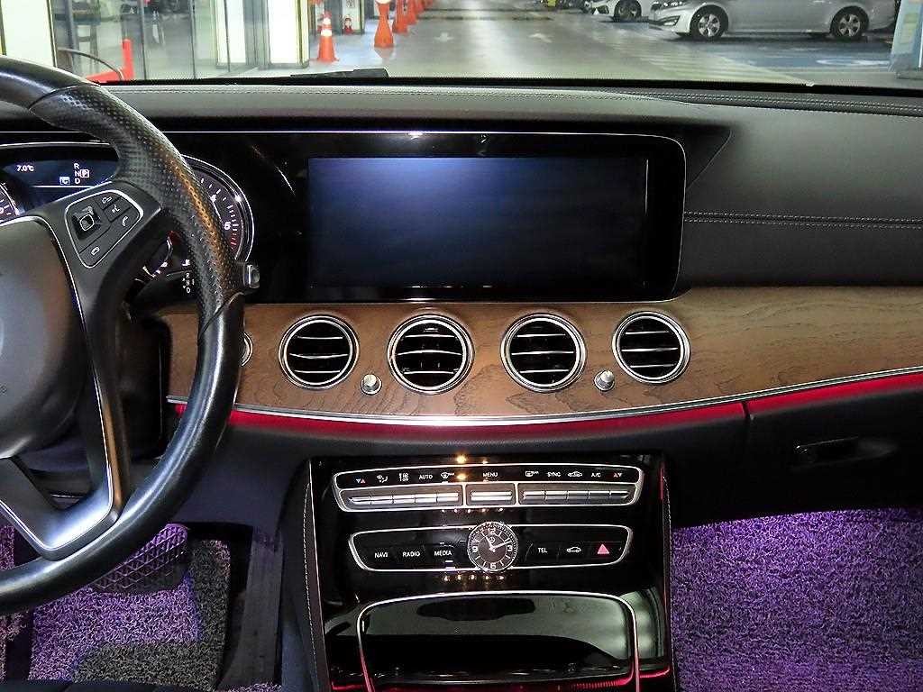 벤츠 E 클래스 E-클래스 W213 E220d 익스클루시브 이미지 11