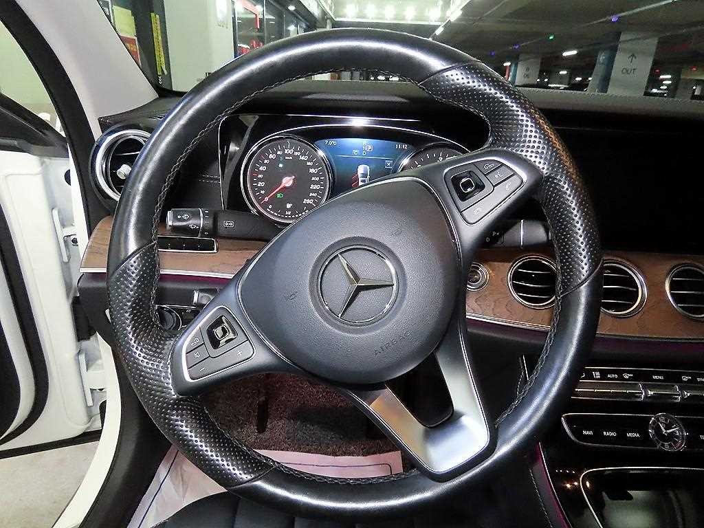 벤츠 E 클래스 E-클래스 W213 E220d 익스클루시브 이미지 8