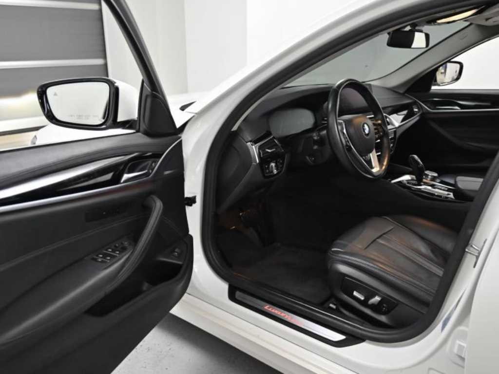 BMW 5시리즈 5시리즈 (G30) 520i 럭셔리 이미지 11