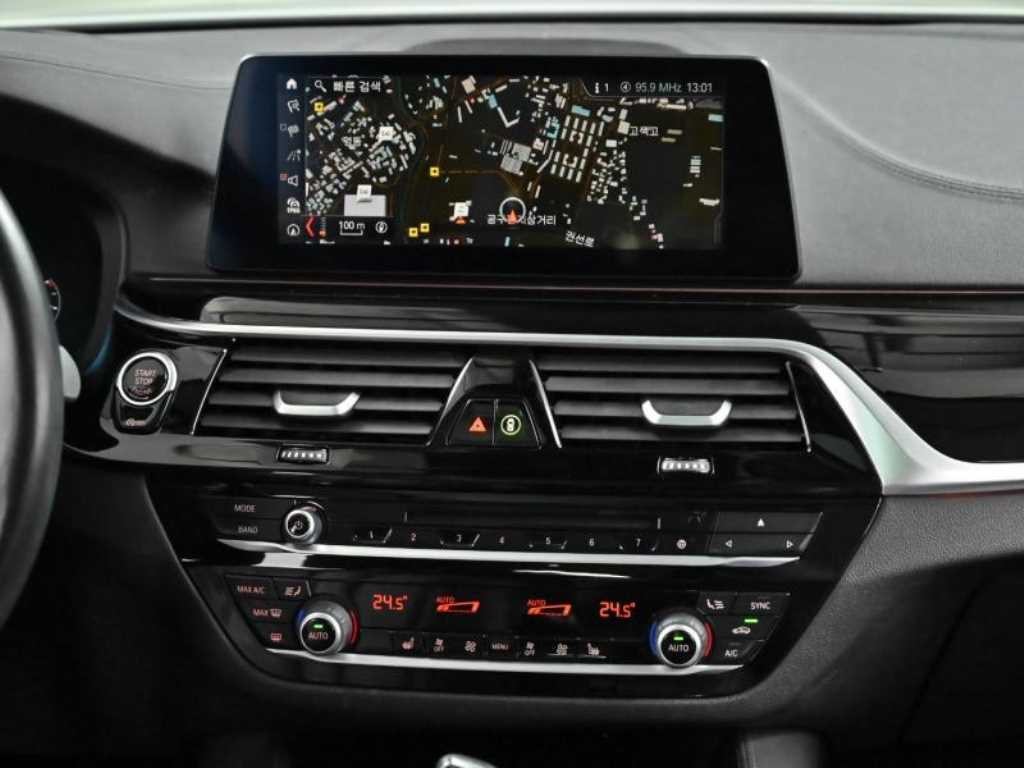 BMW 5시리즈 5시리즈 (G30) 520i 럭셔리 이미지 14