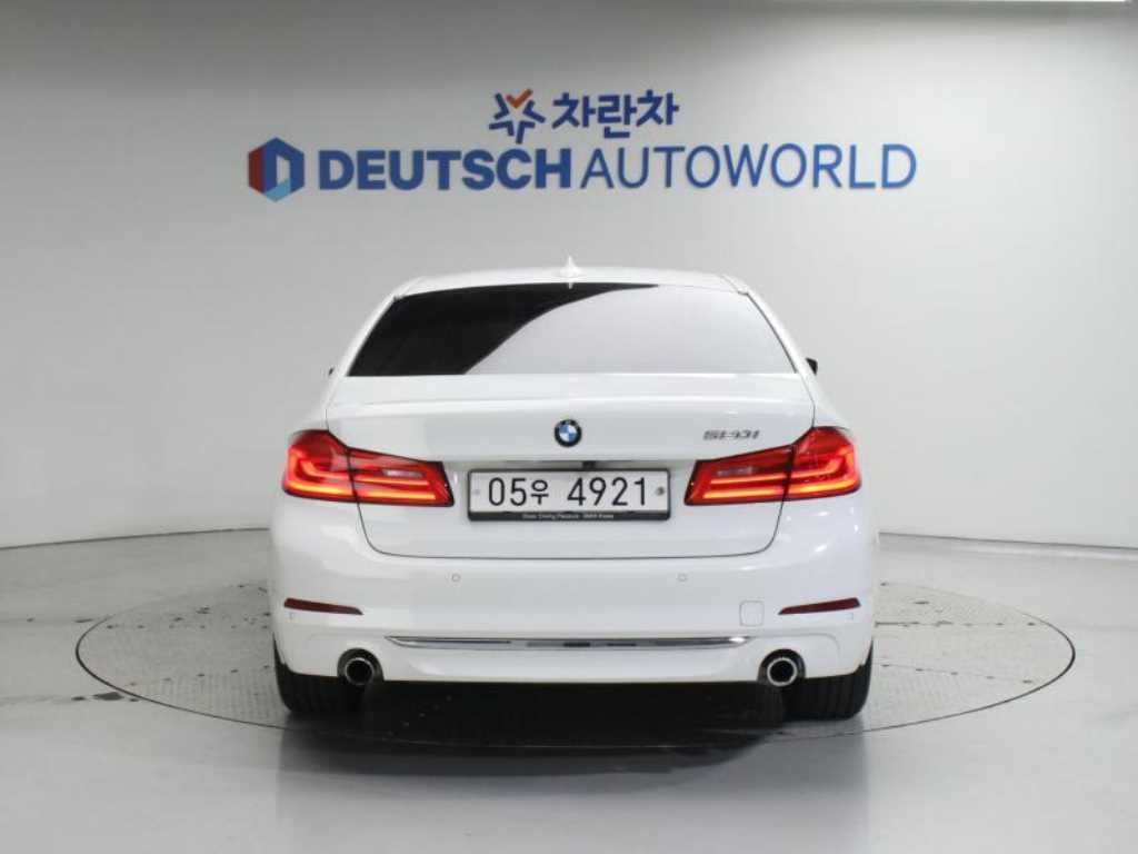 BMW 5시리즈 5시리즈 (G30) 520i 럭셔리 이미지 4
