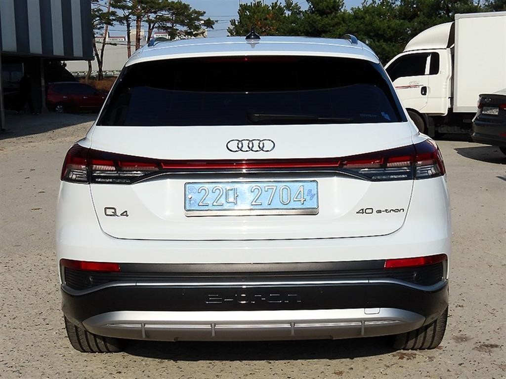 아우디 Q4 Q4 e-트론 40 프리미엄 이미지 4