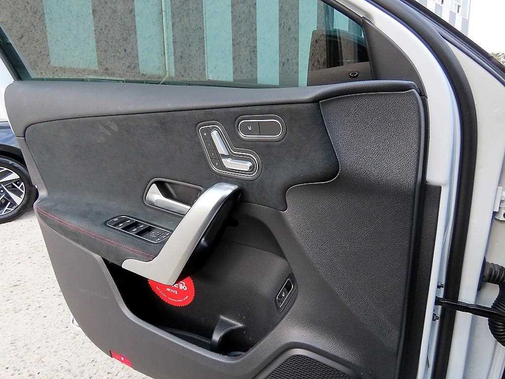 벤츠 A 클래스 A클래스 W177 AMG A35 4MATIC 세단 이미지 11