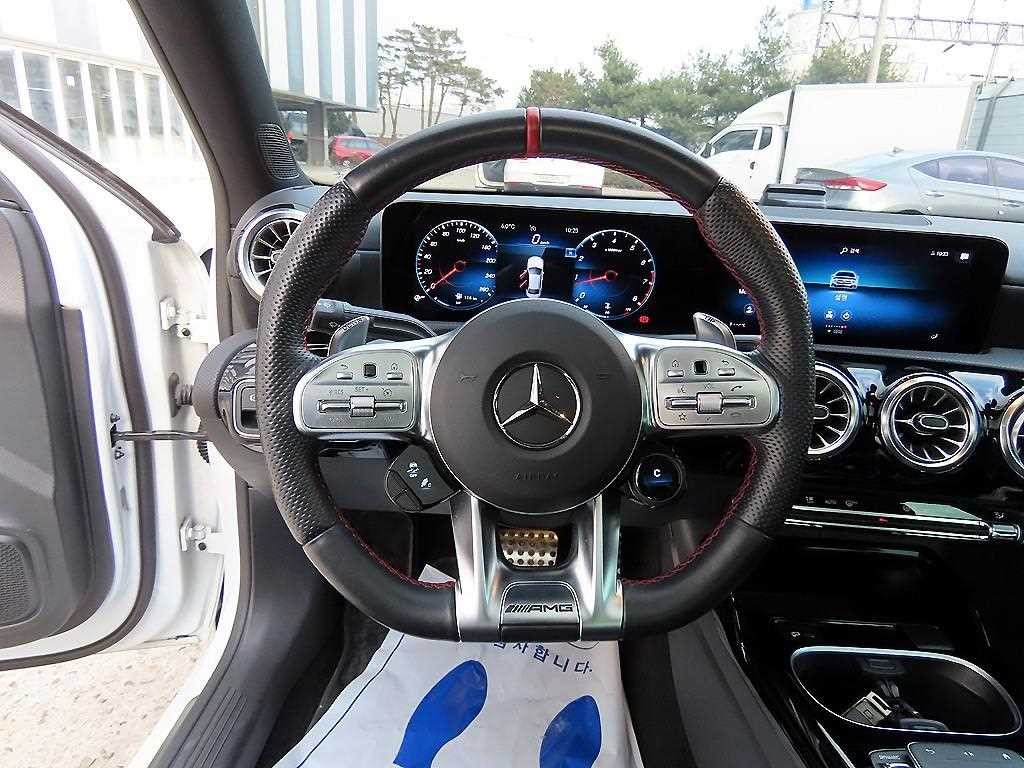 벤츠 A 클래스 A클래스 W177 AMG A35 4MATIC 세단 이미지 8