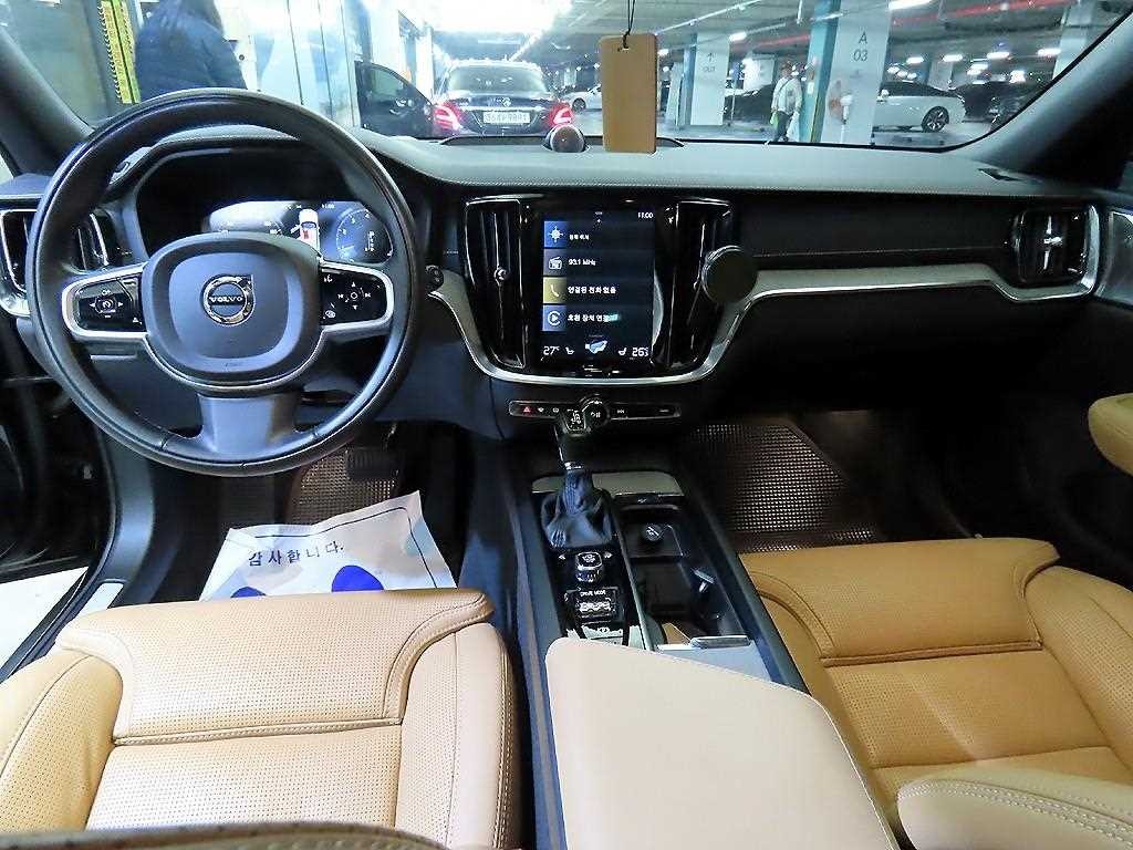볼보 V60 V60 크로스 컨트리 2세대 2.0 T5 프로 AWD 이미지 10