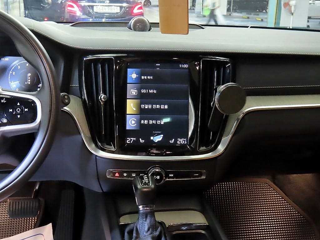 볼보 V60 V60 크로스 컨트리 2세대 2.0 T5 프로 AWD 이미지 11