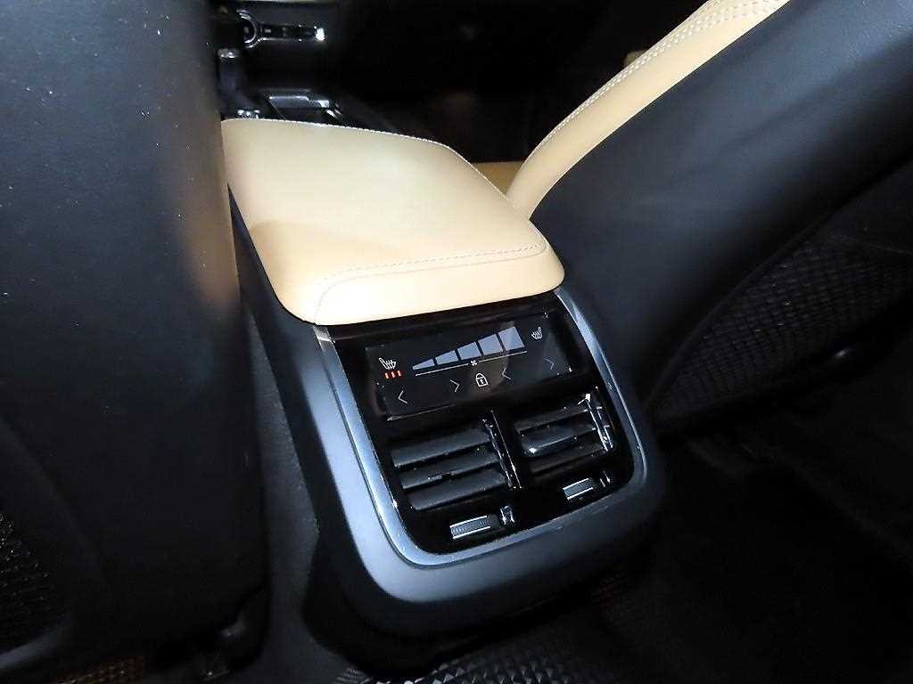 볼보 V60 V60 크로스 컨트리 2세대 2.0 T5 프로 AWD 이미지 15