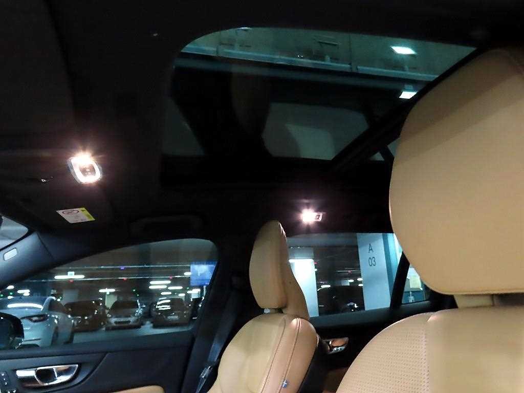 볼보 V60 V60 크로스 컨트리 2세대 2.0 T5 프로 AWD 이미지 16