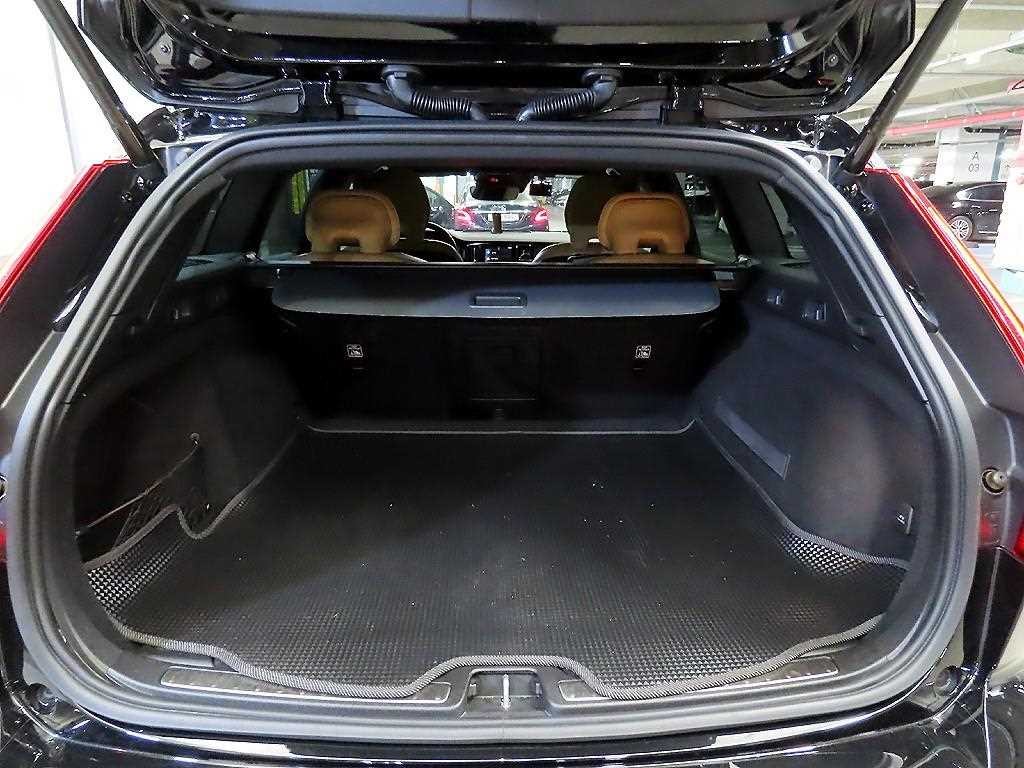 볼보 V60 V60 크로스 컨트리 2세대 2.0 T5 프로 AWD 이미지 17