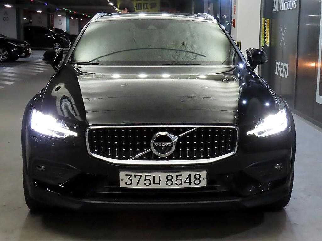 볼보 V60 V60 크로스 컨트리 2세대 2.0 T5 프로 AWD 이미지 2