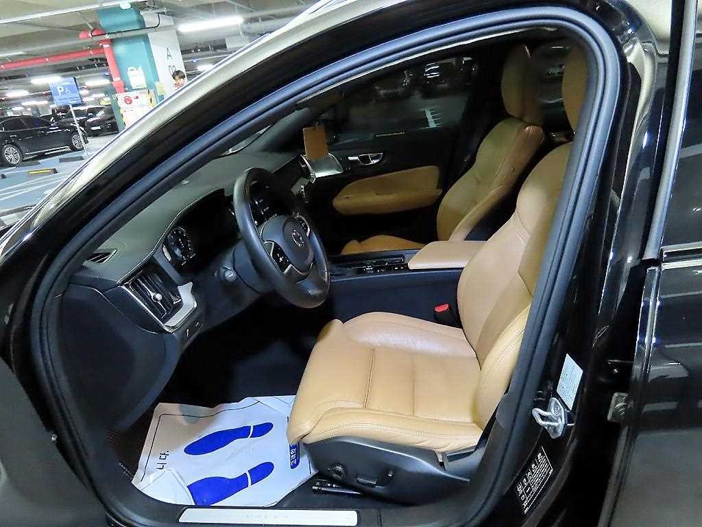 볼보 V60 V60 크로스 컨트리 2세대 2.0 T5 프로 AWD 이미지 6