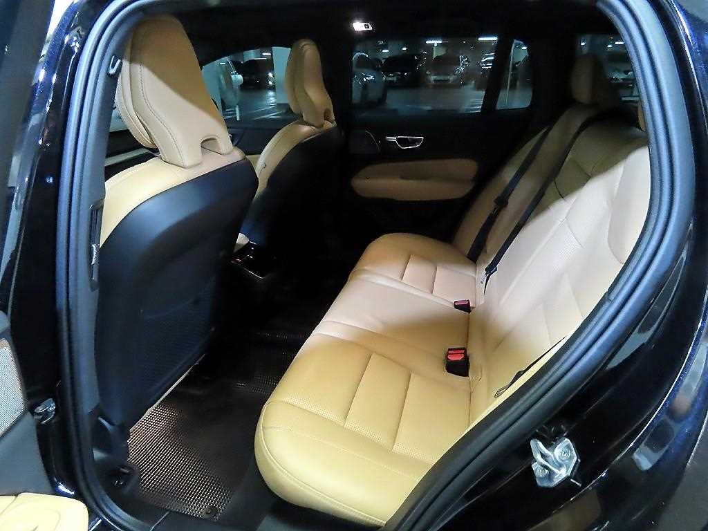 볼보 V60 V60 크로스 컨트리 2세대 2.0 T5 프로 AWD 이미지 7