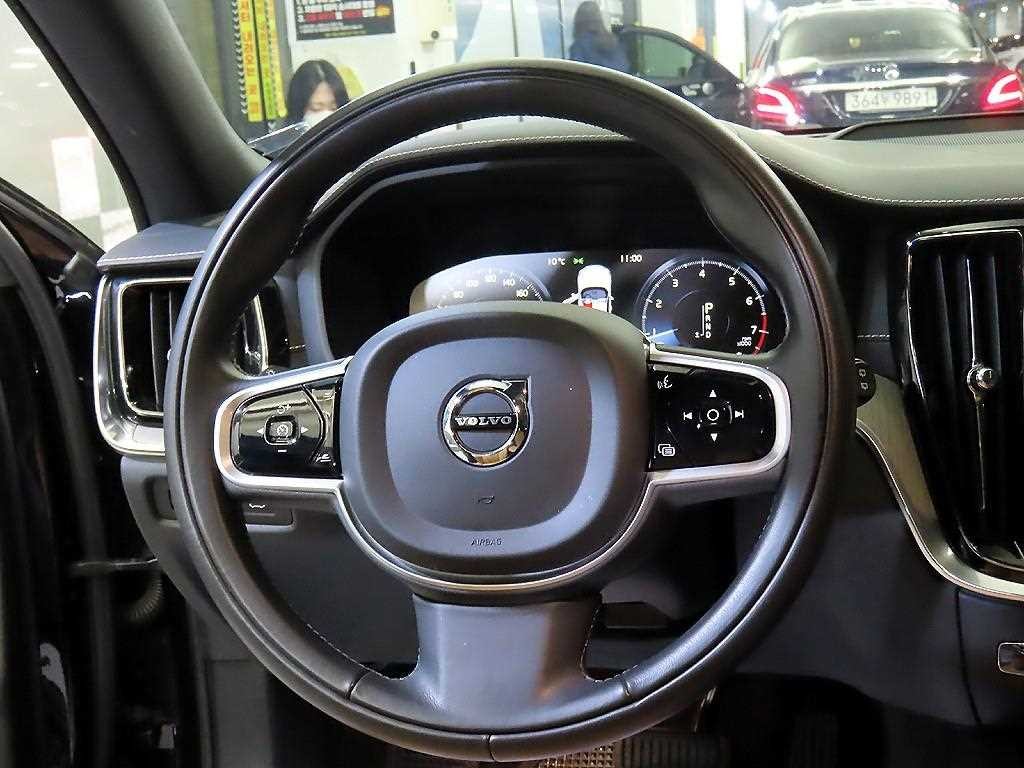 볼보 V60 V60 크로스 컨트리 2세대 2.0 T5 프로 AWD 이미지 8