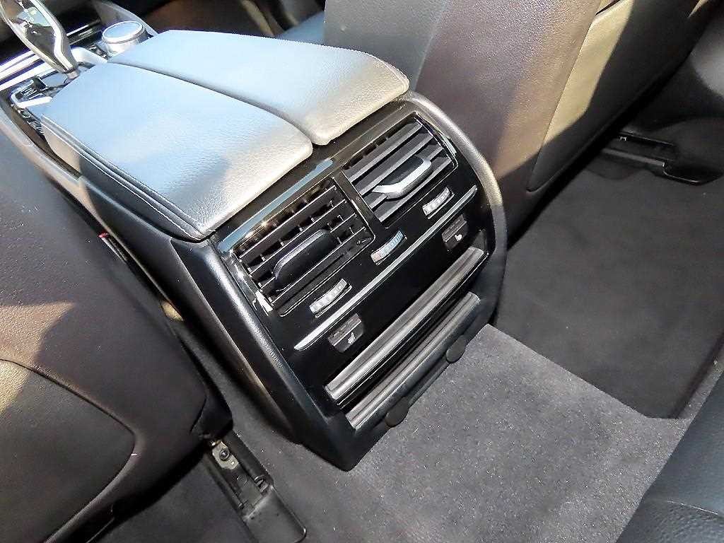 BMW 5시리즈 5시리즈 (G30) 520i 럭셔리 이미지 16