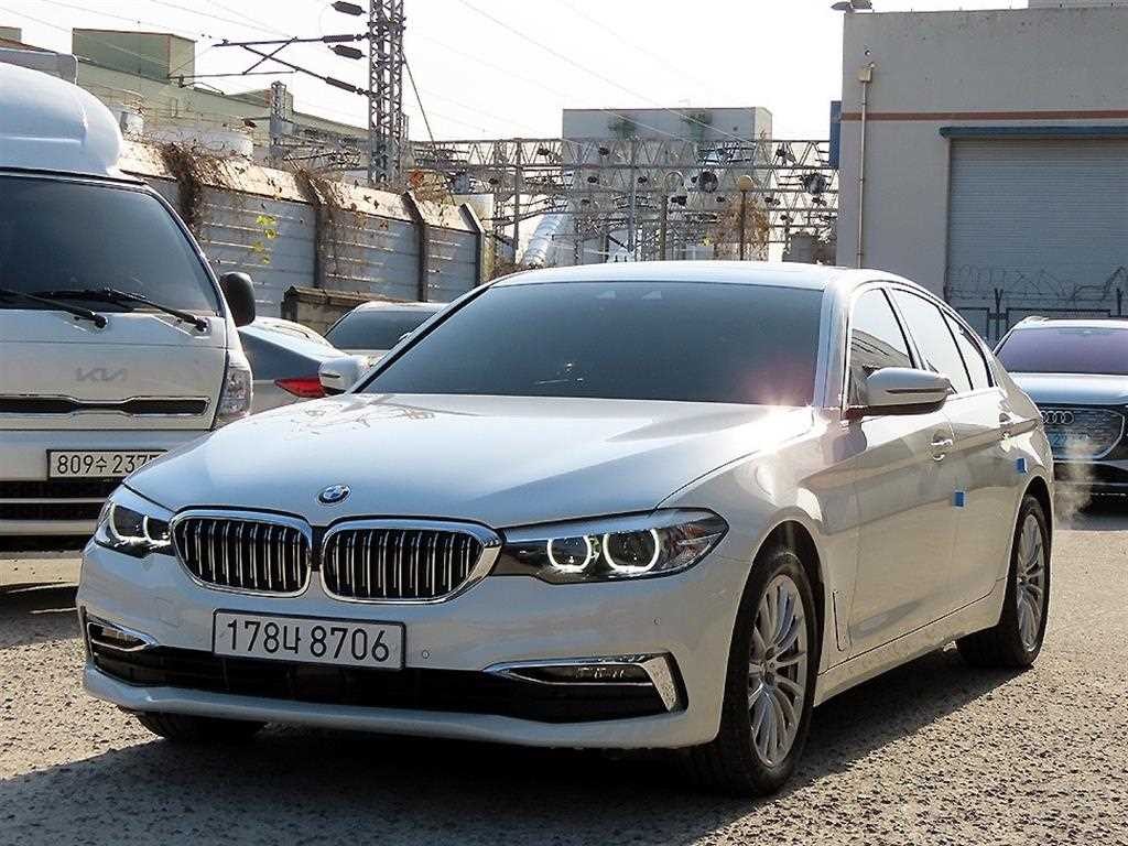 BMW 5시리즈 5시리즈 (G30) 520i 럭셔리 이미지 2