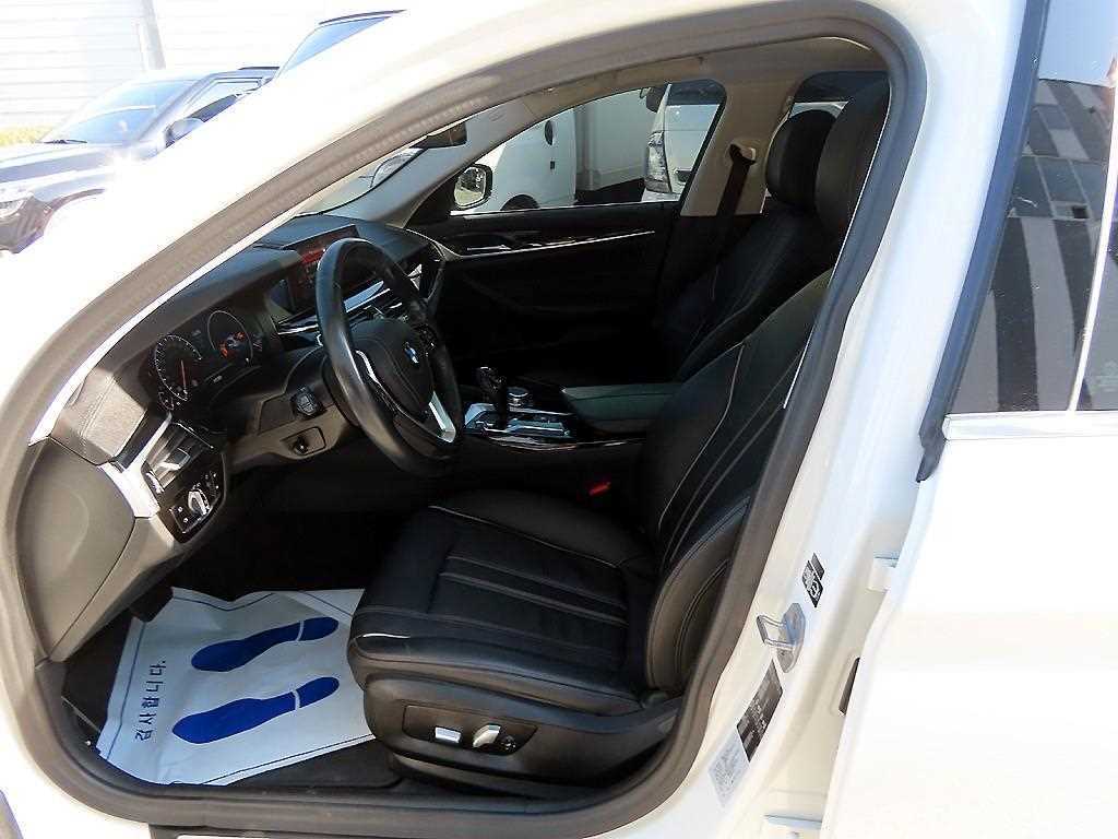 BMW 5시리즈 5시리즈 (G30) 520i 럭셔리 이미지 5